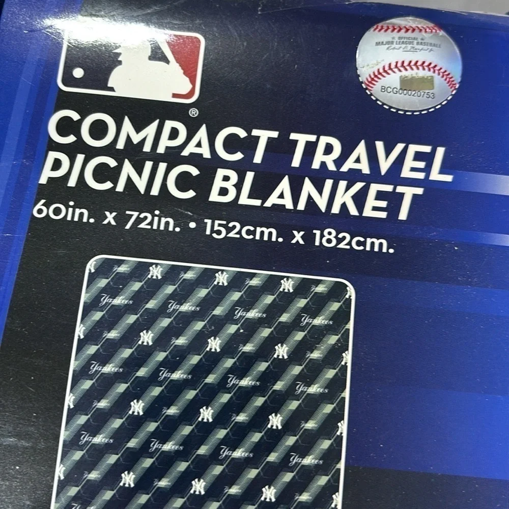 MLB New York Yankees Hexagon Stripe Picnic Blanket 60x72” travel blanket